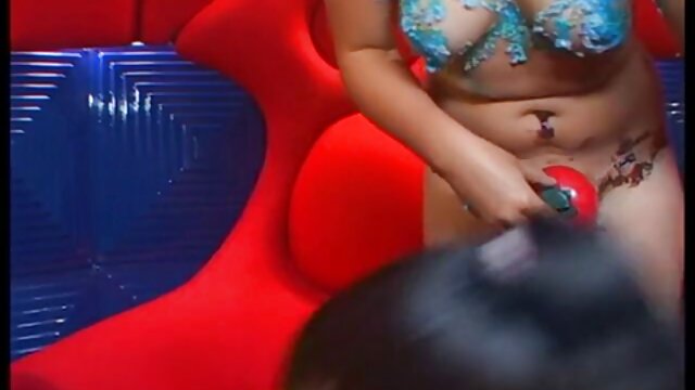Εξαιρετική :  Η Cougar MILF γυμνάζεται τόπλες με την κόρη της Κλιπ ταινιών 